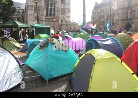 London, UK. 8th Oct, 2019. In a successful overnight operation police cleared all London bridges and most of Westminster of XR protesters and claim the protest will have run it's course by the weekend. Credit: Brian Minkoff /Alamy Live News Stock Photo