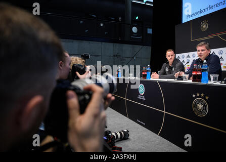 Goalkeeper Marc-Andre ter Stegen (Germany) and Jens Grittner (DFB press officer) at the PK., GES / Football / Press conference of the German national team in Dortmund, October 8, 2014 Football / Soccer: Press conference of the German national team, Dortmund, October 8, 2019 | usage worldwide Stock Photo
