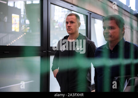 goalkeeper Marc-Andre ter Stegen (Germany) and Jens Grittner (DFB press officer) / r. on the way to the PK in the German Football Museum. GES / Football / Press Conference of the German National Team in Dortmund, October 8, 2014 Football / Soccer: Press conference of the German national team, Dortmund, October 8, 2019 | usage worldwide Stock Photo