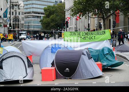 Trafalgar Square, London, UK. 8th October 2019. Extinction rebellion climate change protesters around Westminster. Credit: Matthew Chattle/Alamy Live News Stock Photo