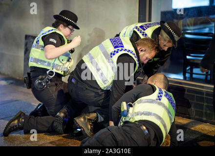 Cardiff Wales, Welsh police arrest a man after trouble in a pub Stock Photo