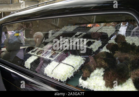 John Entwistle Funeral Stock Photo: 106932684 - Alamy