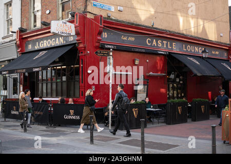 J Grogan Castle Lounge, Dublin, Ireland. Stock Photo