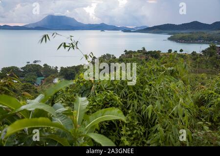 Philippines, Palawan, Malampaya Sound Protected Landscape and Seascape, view on the sound during a rainy day Stock Photo