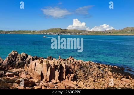 United Kingdom, Scotland, Highland, Inner Hebrides, Isle of Iona facing the Isle of Mull and the Iona Abbey on the sea side Stock Photo