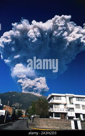 Ecuador, Pichincha, Quito, Major Explosion of Guagua Pichincha Volcano over Quito Stock Photo