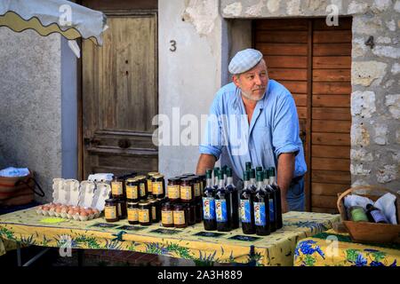 France, Alpes Maritimes, Parc Naturel Regional des Prealpes d'Azur, Gourdon, labeled Les Plus Beaux Villages de France, Farming party of Gorges du Loup, Philippe Raymondo organic producer at Bollene Vesubie, stalls of jars of jam and bottles of raspberry and blackcurrant syrup Stock Photo