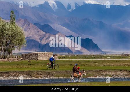 China, Xinjiang, Pamir highlands, pastures and semi nomadic tadjik communities of Taxkorgan Stock Photo