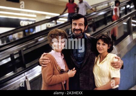 WALTER MATTHAU , ANN-MARGRET and DINAH MANOFF in I OUGHT TO BE IN PICTURES (1982), directed by HERBERT ROSS. Credit: 20TH CENTURY FOX / Album Stock Photo
