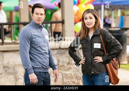 MARK WAHLBERG and ROSE BYRNE in INSTANT FAMILY (2018), directed by SEAN ANDERS. Credit: PARAMOUNT PICTURES / Album Stock Photo