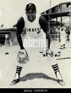 Vintage 1960s era autographed photo of star Pittsburgh Pirates player Willie Stargell who was elected to the Baseball Hall of Fame. Stock Photo