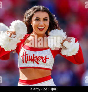 Lincoln, NE. U.S. 05th Oct, 2019. Nebraska Cornhusker Scarlet dance ...