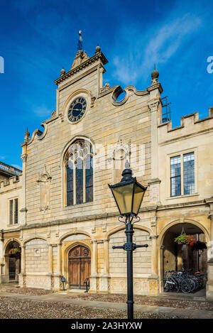 Peterhouse College Cambridge - The Chapel and Clock Tower of Peterhouse College, part of the University of Cambridge. The college was founded in 1284. Stock Photo