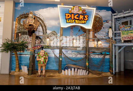 Entrance to Dick's Last Resort restaurant specializing in good food and rude waiters at the Mall of America. Bloomington Minnesota MN USA Stock Photo