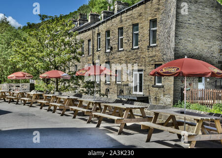 Stubbing Wharf Pub, Rochdale Canal, Hebden Bridge, Pennines, Calderdale, Yorkshire Stock Photo