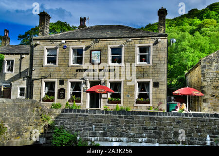 Stubbing Wharf Pub, Rochdale Canal, Hebden Bridge, Pennines, Calderdale, Yorkshire Stock Photo