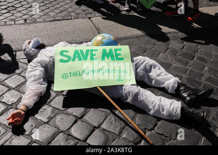 27/09/2019. Climate change protest Friday for Future at Piazza della Madonna di Loreto in Rome, Italy Stock Photo