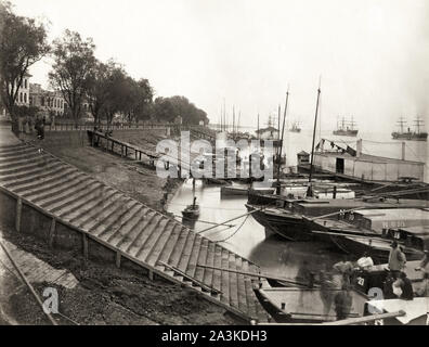 Boats tied up along the waterfront, Hankow Hankou China Stock Photo