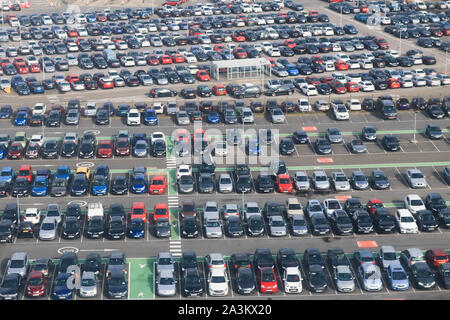 London, UK - 09 October 2019. An aerial view of parked cars at Heathrow airport appearing like toys   Credit: amer ghazzal/Alamy Live News Stock Photo