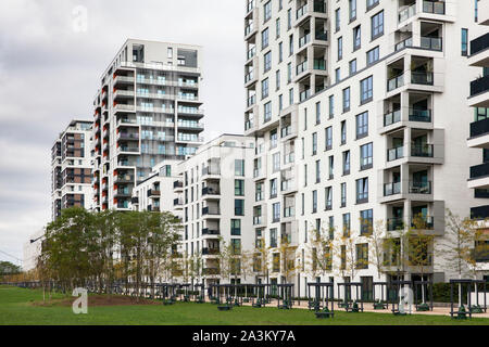 houses on Toulouser Allee, Quartier Central, district Derendorf, residential towers Pandion Le Grand Tower and Ciel et terre, Duesseldorf, North Rhine Stock Photo