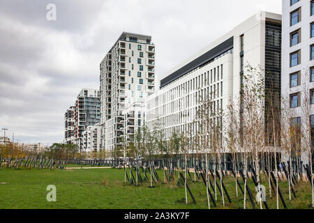 houses on Toulouser Allee, Quartier Central, district Derendorf, residential towers Pandion Le Grand Tower and Ciel et terre, Duesseldorf, North Rhine Stock Photo