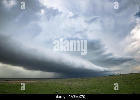 Line of severe thunderstorms, known as squall line, with roll cloud or shelf cloud over the plains of eastern Colorado, USA Stock Photo