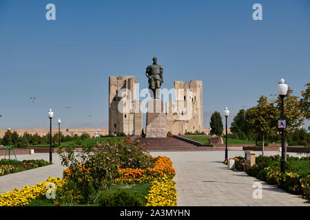 The monument to the Turco-Mongol conqueror Amir Timur in Shahrisabz,  Uzbekistan Stock Photo - Alamy