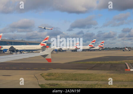 London, UK. 9th Oct, 2019. An American airlines jet takes off from Heathrow airport. Credit: Amer Ghazzal/SOPA Images/ZUMA Wire/Alamy Live News
