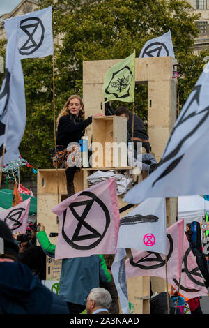 London, UK. 09th Oct, 2019. The Trafalgar Square camp - The third day of the Extinction Rebellion October action which has blocked roads in central London. They are again highlighting the climate emergency, with time running out to save the planet from a climate disaster. This is part of the ongoing ER and other protests to demand action by the UK Government on the 'climate crisis'. The action is part of an international co-ordinated protest. Credit: Guy Bell/Alamy Live News Stock Photo