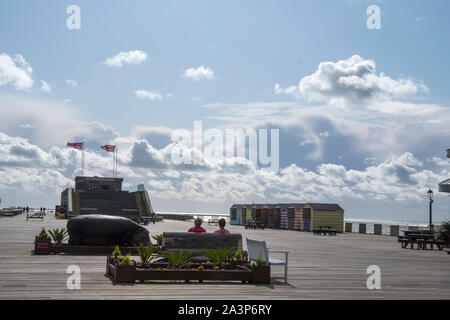 Silhouettes on Hastings Pier, East Sussex, UK Stock Photo