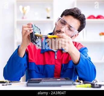 Repairman working in technical support fixing computer laptop troubleshooting Stock Photo