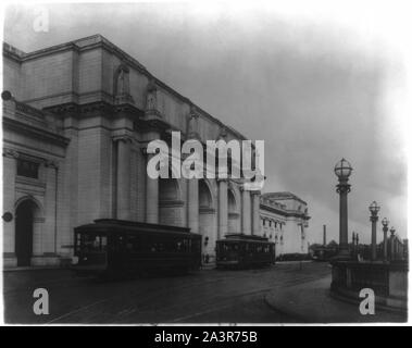 Streetcars in front of Union Station. Washington, D.C. Stock Photo