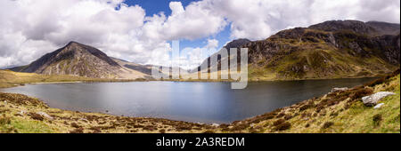 Pen yr Ole Wen and Tryfan mountains from Llyn Idwal, Snowdonia, North Wales Stock Photo