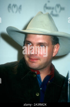 Los Angeles, California, USA 30th January 1995 Singer Garth Brooks attends the 22nd Annual American Music Awards on January 30, 1995 at the Shrine Auditorium in Los Angeles, California, USA. Photo by Barry King/Alamy Stock Photo Stock Photo