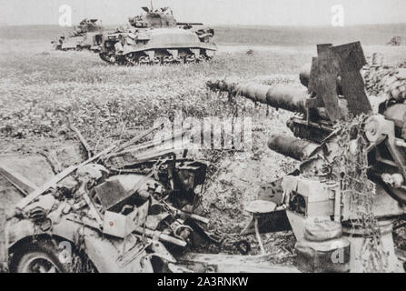 The first signs of Africa's victory. Sherman tanks in search of the enemy are over an 88mm German battery, which they destroyed shortly before. Stock Photo