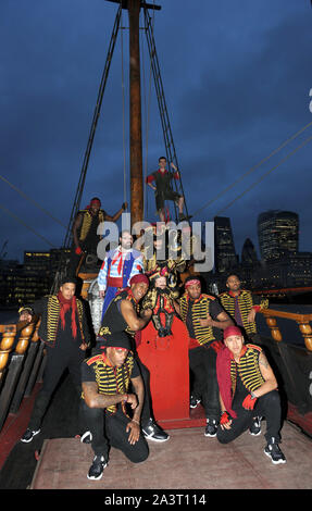 Photo Must Be Credited ©Kate Green/Alpha Press 079965 30/11/2015 Jarred Christmas as Smee, George Ure as Peter Pan, Verne Troyer as Lofty the Pirate, Marcus Brigstocke as Captain Hook and dance troupe Flawless as the Pirate Crew at the press launch of the New Wimbledon Theatre Pantomime Peter Pan held at the Golden Hinder II Galleon in London. Stock Photo