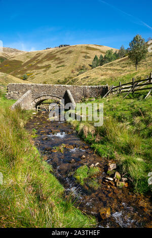 Old stone bridge at Jacobs Ladder on the Pennine Way, Edale, Peak District, Derbyshire, England. Stock Photo