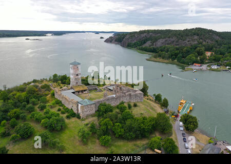 STEGEBORG 20190803Flygbild över Stegeborgs slottsruin, även Stäkeborg, i Skällviks församling, Söderköpings kommun, Östergötland, är belägen på en ö i ett trångt sund vid viken Slätbaken/ Stegeborg Castle is a ruined castle in St Anna parish   Foto Jeppe Gustafsson Stock Photo