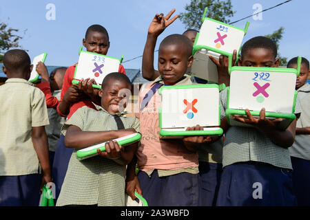 RWANDA, Ruhengeri, Initiative One laptop per child OLPC founded by Nicholas Negroponte, children using a XO laptop at Primary school - digitalization Stock Photo