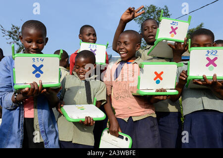 RWANDA, Ruhengeri, Initiative One laptop per child OLPC founded by Nicholas Negroponte, children using a XO laptop at Primary school - digitalization Stock Photo