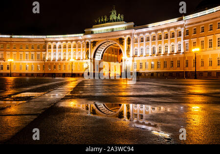 General Staff Building Triumphal Arch, The Hermitage or Winter Palace, Palace Square, St Petersburg, Russia at night Stock Photo