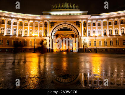 General Staff Building Triumphal Arch, The Hermitage or Winter Palace, Palace Square, St Petersburg, Russia at night Stock Photo