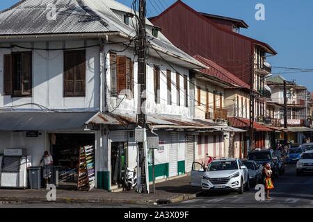 GROCERY STORE IN THE BUS STATION, AVENUE DE LA LIBERTE, RUE MALOUET, TRADITIONAL HOUSES, CAYENNE, FRENCH GUIANA, OVERSEAS DEPARTMENT, SOUTH AMERICA, FRANCE Stock Photo