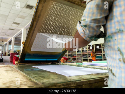 Indian workers in Salim's paper handmade paper factory, Rajasthan, Sanganer, India Stock Photo