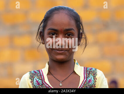 Portrait of a rajasthani girl in traditional clothing, Rajasthan, Jaisalmer, India Stock Photo