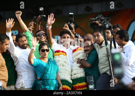 Colombo, Sri Lanka. 10th Oct, 2019. Presidential candidate of Sri Lanka's governing party Sajith Premadasa (C) wave to supporters during their first election campaign rally in Colombo, Sri Lanka, Thursday, October. 10, 2019. Credit: Pradeep Dambarage/ZUMA Wire/Alamy Live News Stock Photo