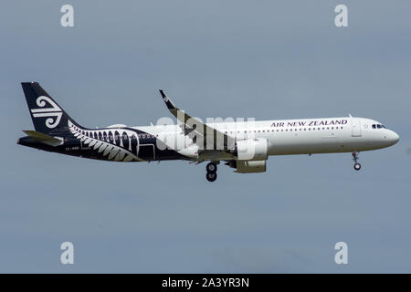 Air New Zealand, Airbus A321 Neo, Landing at Auckland International Airport Stock Photo