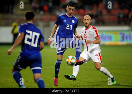 Krusevac. 10th Oct, 2019. Paraguay's Miguel Almiron (C) competes during the friendly match between Serbia and Paraguay in Krusevac, Serbia on Oct. 10, 2019. Credit: Predrag Milosavljevic/Xinhua/Alamy Live News Stock Photo