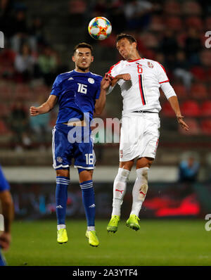 Krusevac. 10th Oct, 2019. Serbia's Nemanja Maksimovic (R) heads for the ball against Paraguay's Cristhian Paredes during the friendly match between Serbia and Paraguay in Krusevac, Serbia on Oct. 10, 2019. Credit: Predrag Milosavljevic/Xinhua/Alamy Live News Stock Photo