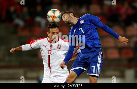 Krusevac. 10th Oct, 2019. Serbia's Nemanja Maksimovic (L) heads for the ball against Paraguay's Mathias Villasanti during the friendly match between Serbia and Paraguay in Krusevac, Serbia on Oct. 10, 2019. Credit: Predrag Milosavljevic/Xinhua/Alamy Live News Stock Photo